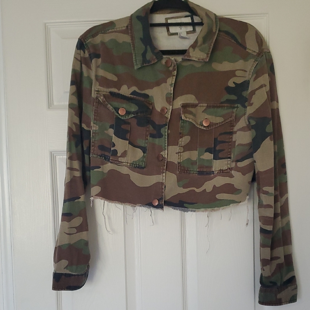 Forever 21 Camouflage Cropped Utility Jacket